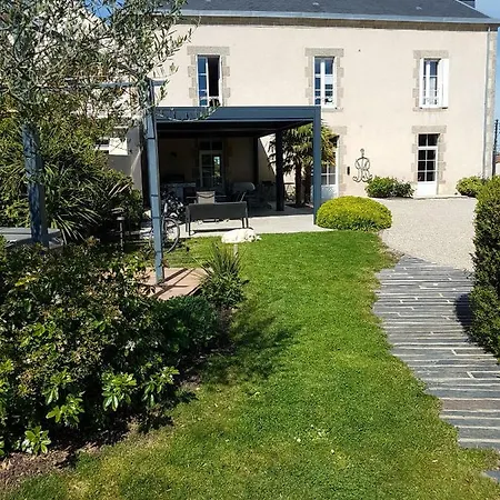 - Marie Barrault Apartment Les Herbiers