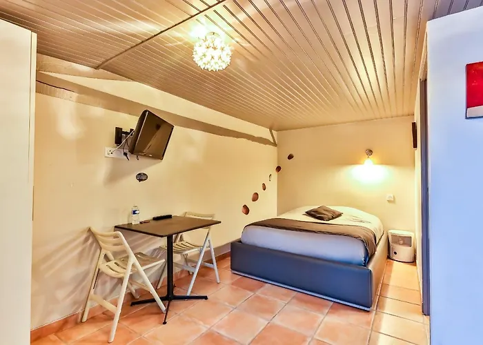 Apartament - Marie Barrault *